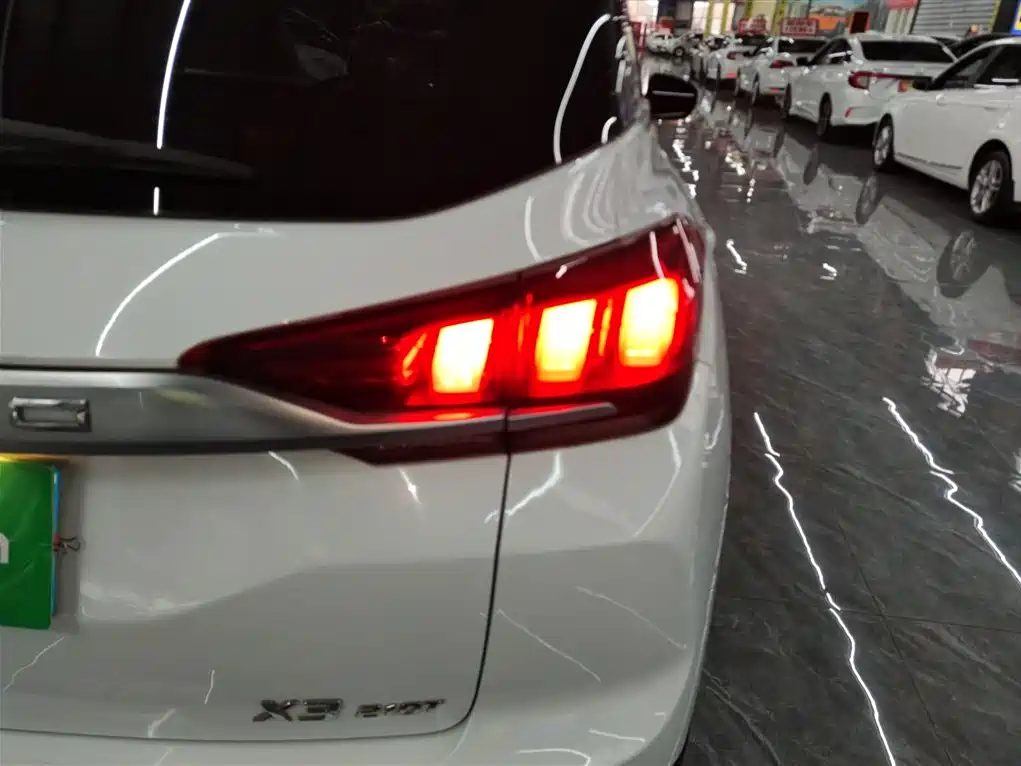 Beijing X3 2019 1.5T CVT Glory Edition