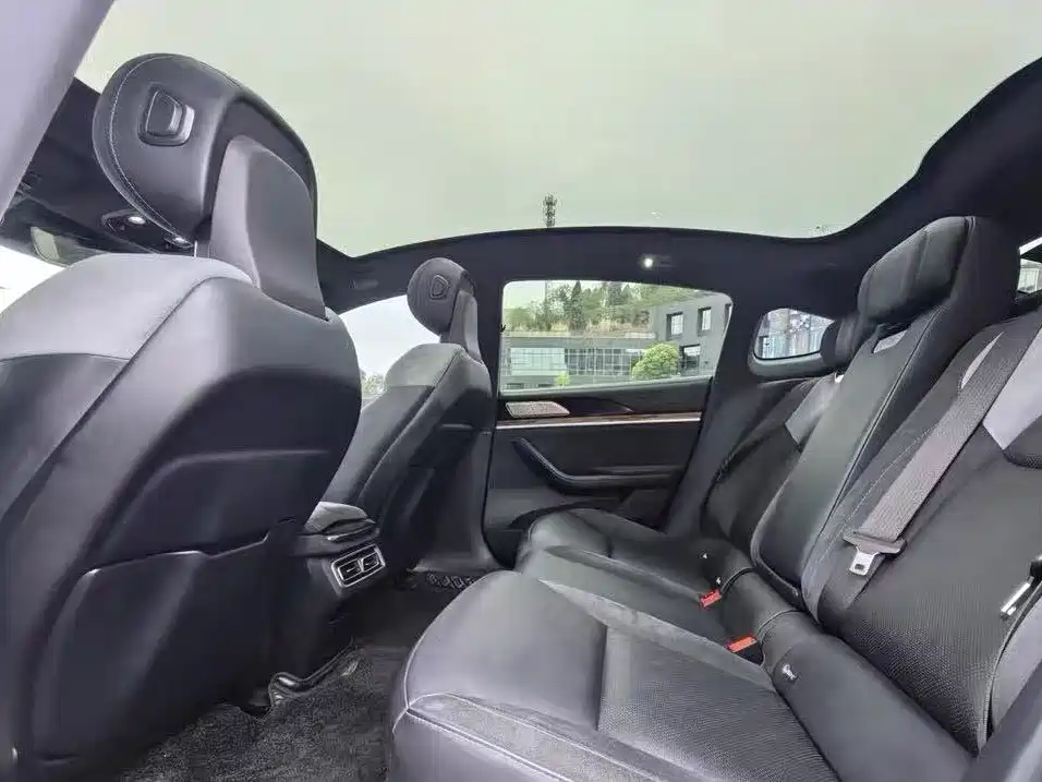 Nezha S 2022 pure electric 650km four-wheel drive large version