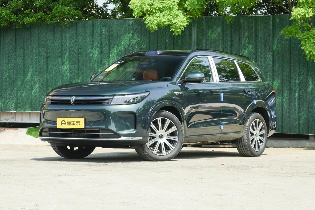 Ultra five-seater rear-drive smart driving version