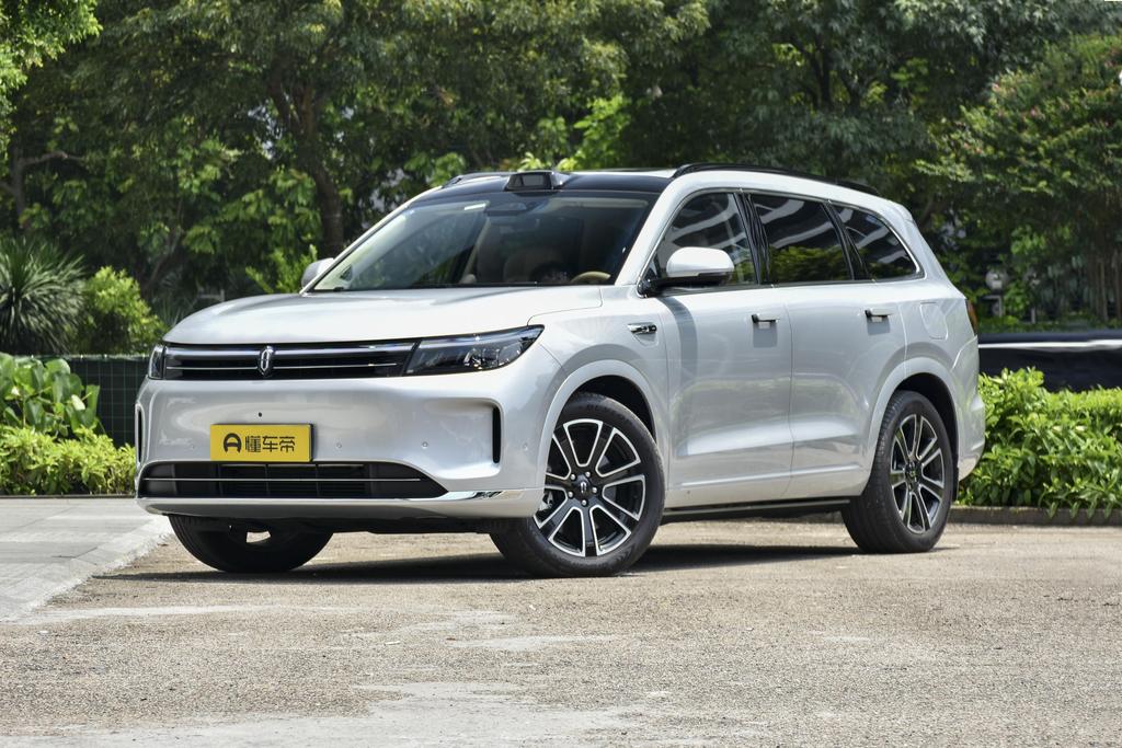 Ultra six-seater four-wheel drive smart driving version