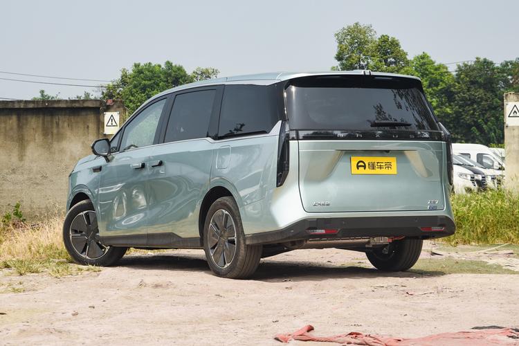 Фото машины 33