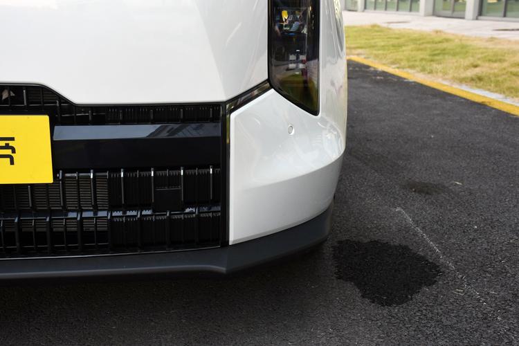 Фото машины 208