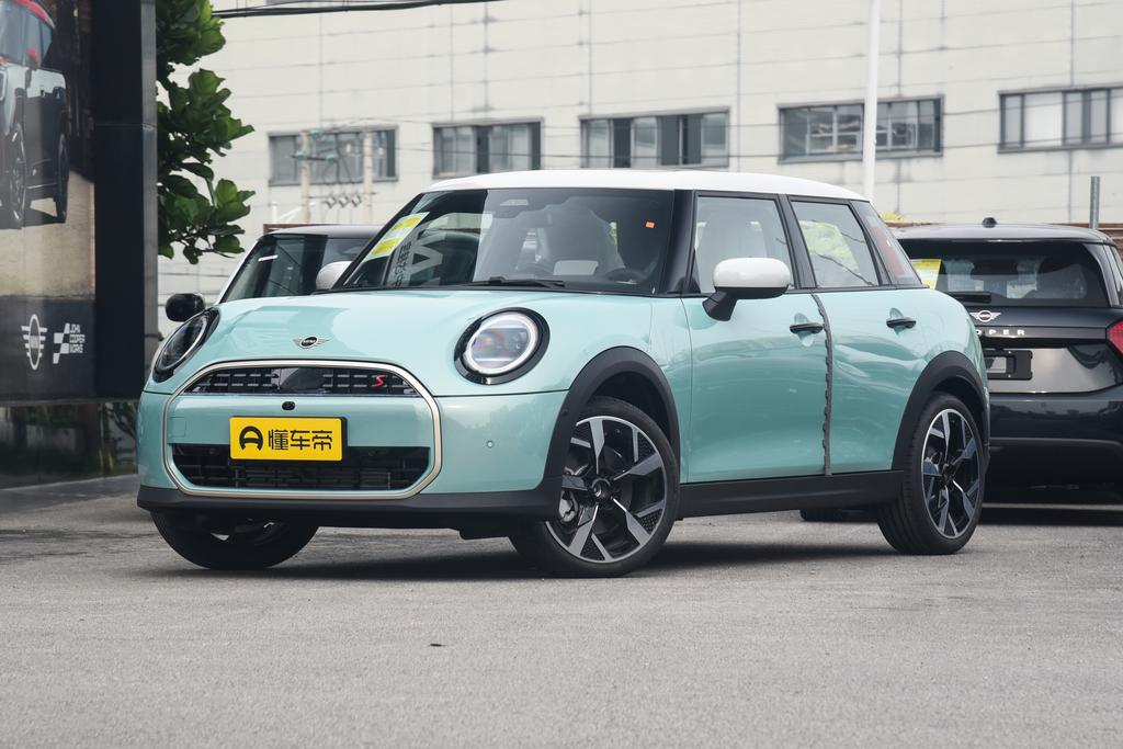2.0T COOPER S five-door version artist