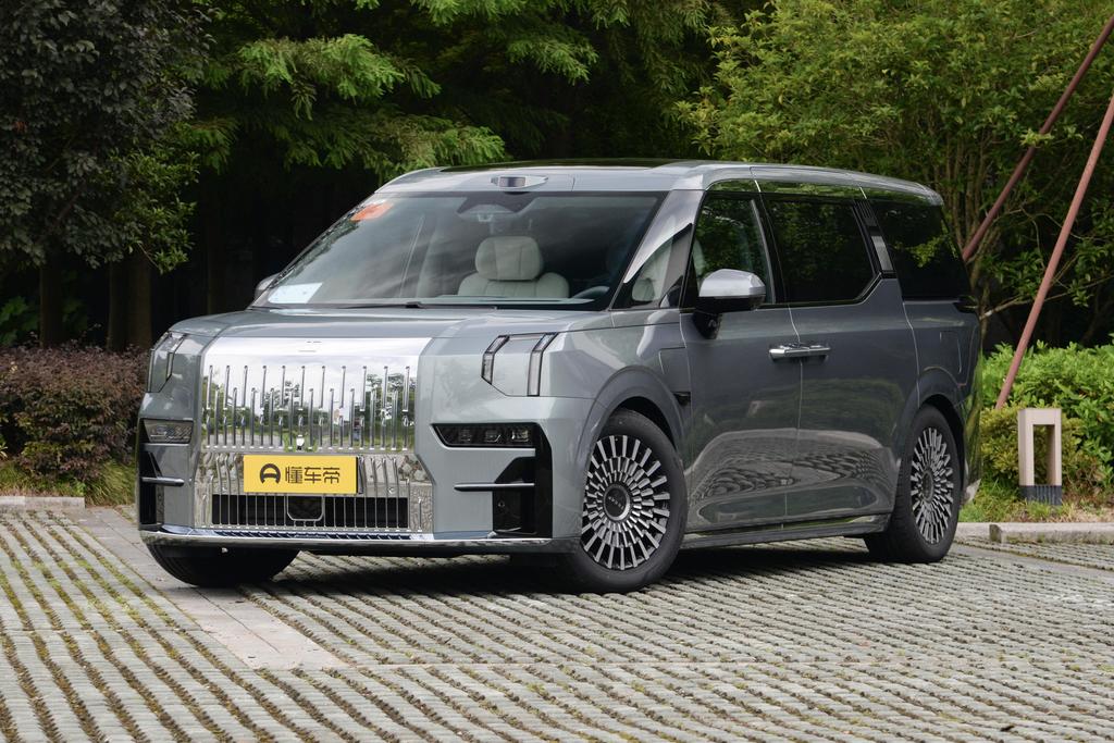 Seven-seater aisle version four-wheel drive 108kWh