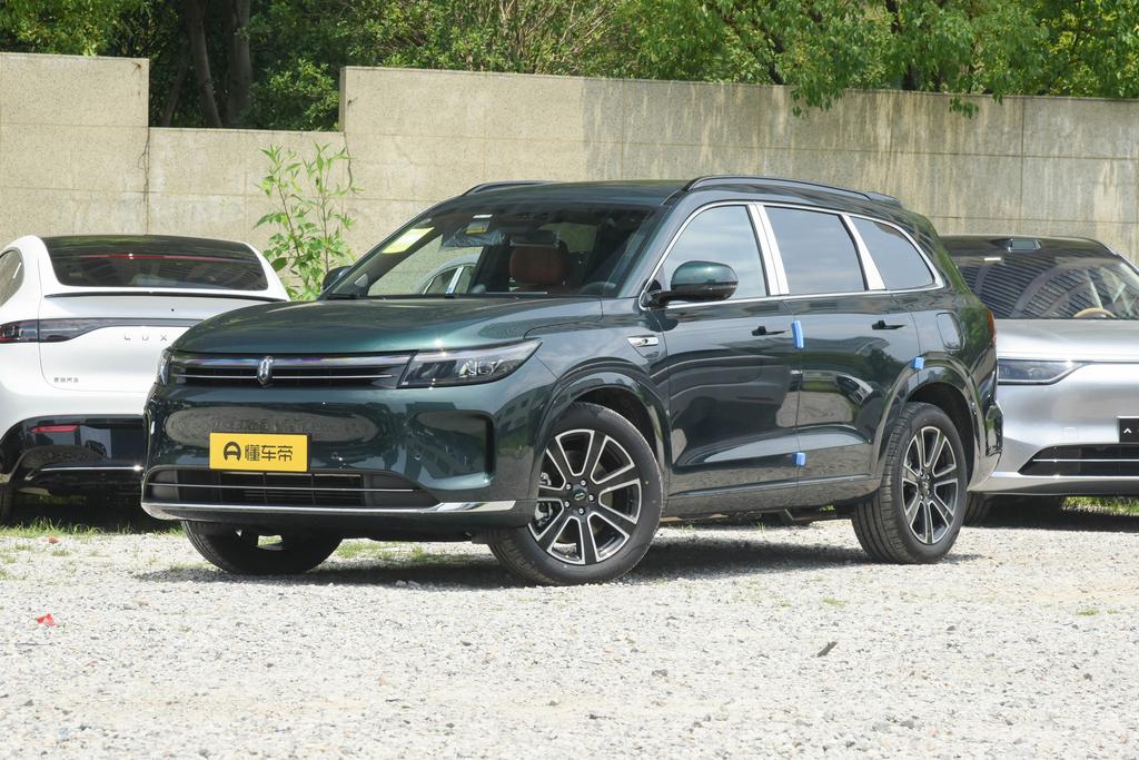 Pro five-seater rear-drive smart driving version