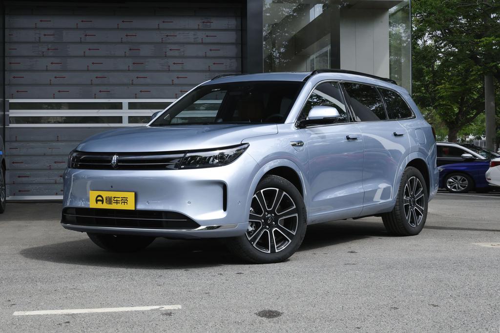 Pro five-seater four-wheel drive smart driving version