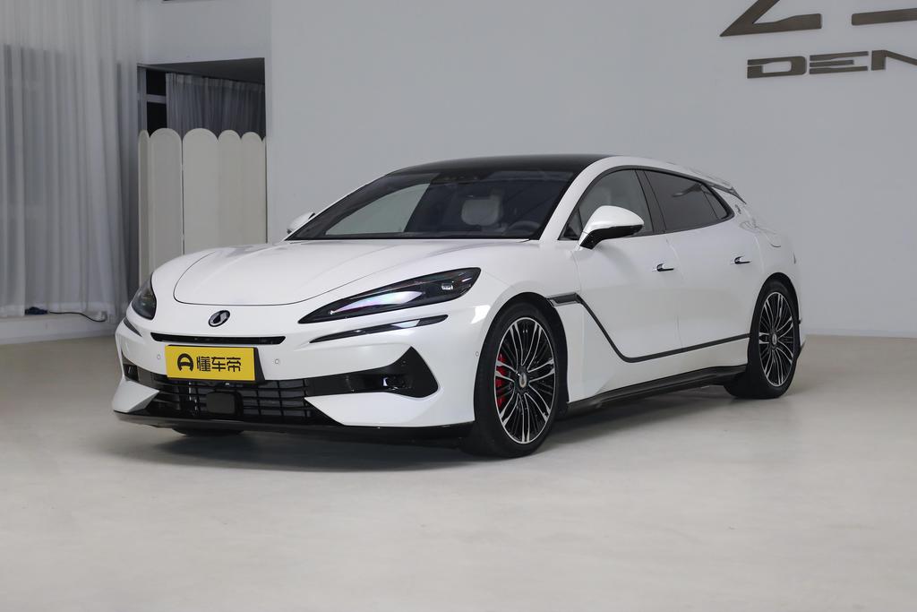 1100 four-wheel drive Ultra version