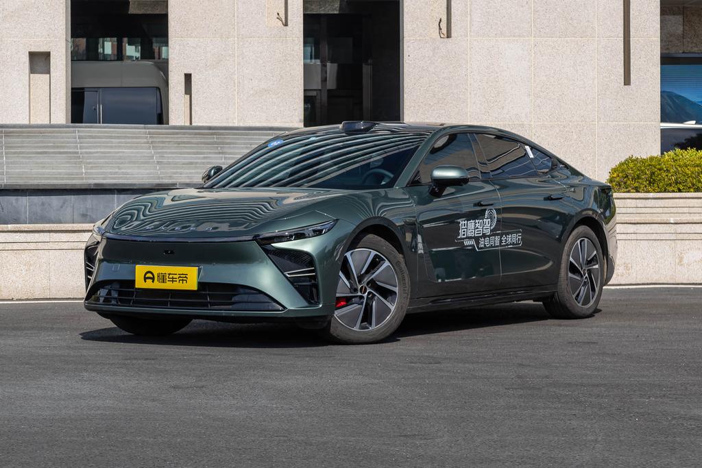 Extended-range version of Max urban driving assistance