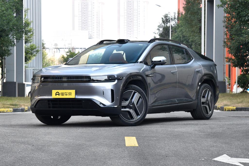 Extended range 39kWh Ultra high-performance version of four-wheel drive