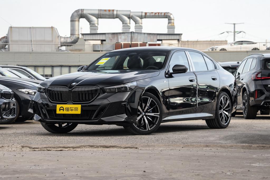 530i Exclusive M Sports Suit