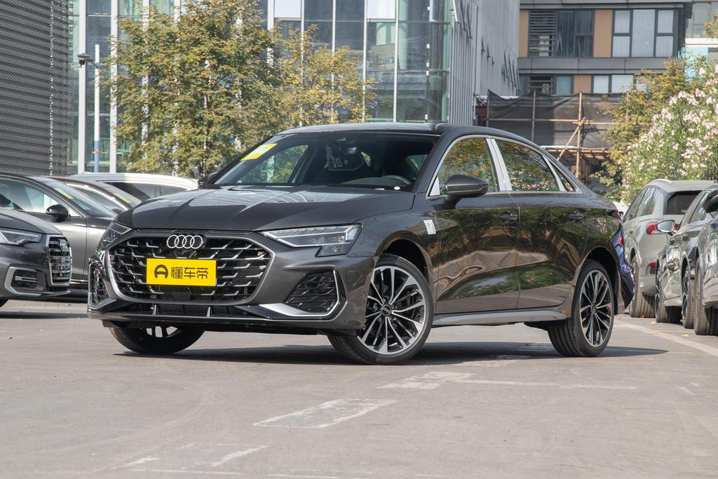 A3L Sedan 35 TFSI Flying Spur Exclusive Type + Luxury Premium Package