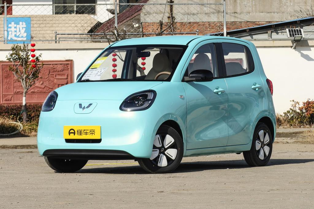 205km lithium iron phosphate four-door version advanced model