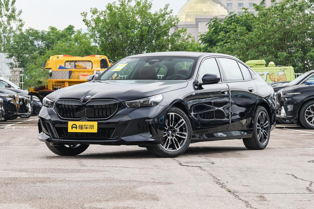 530Li leading M sports suit