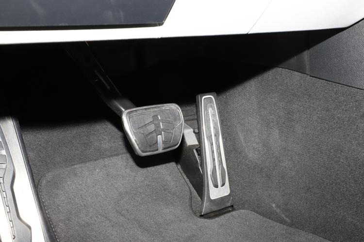 Фото машины 208