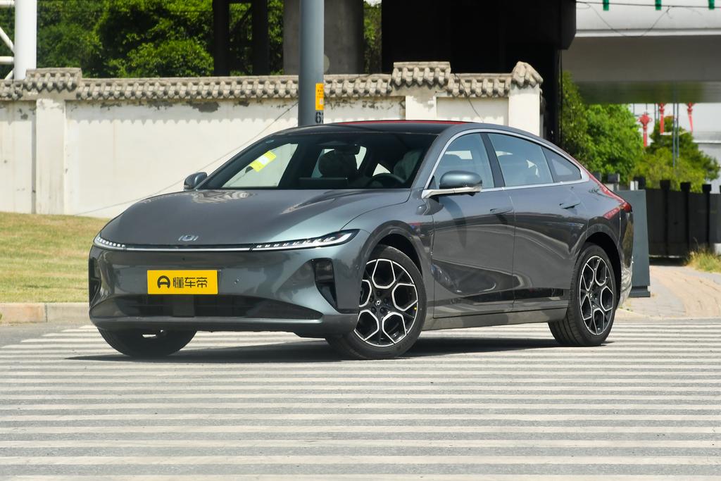 Blue Whale Pure Electric 625 Luxury