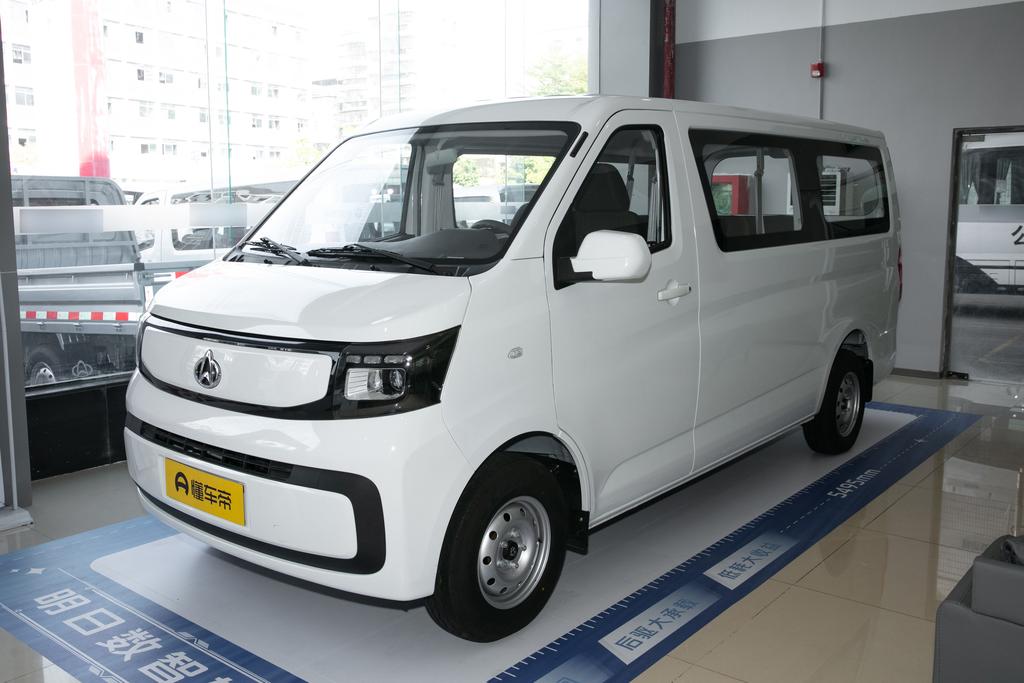 Passenger version of the comfortable 7-seater 300km back lift door 70kW