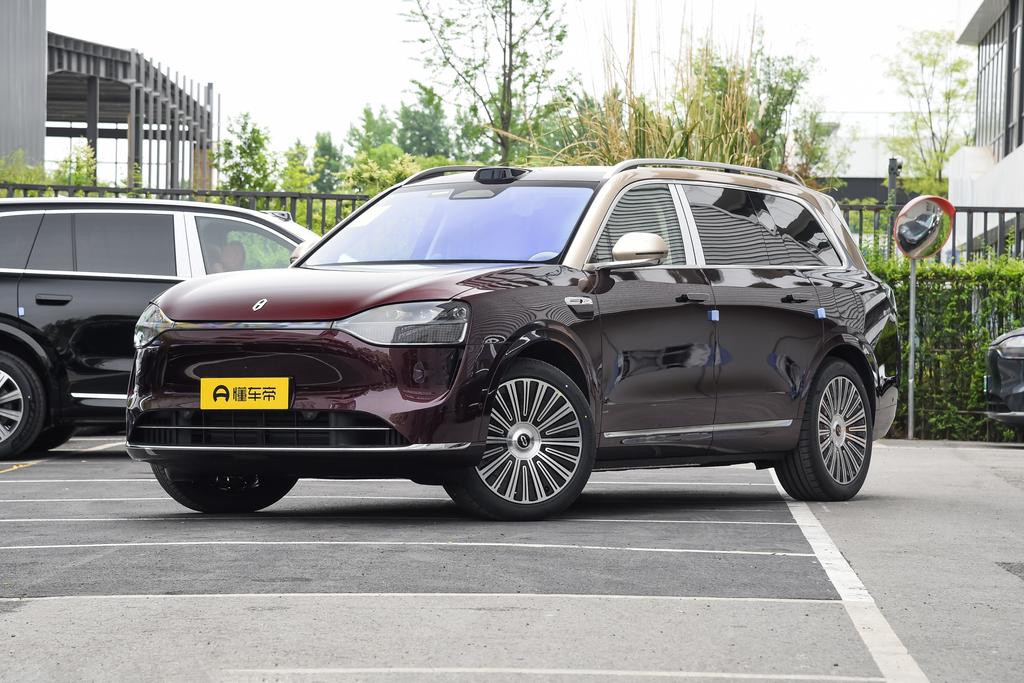 Extended range Max six-seater version