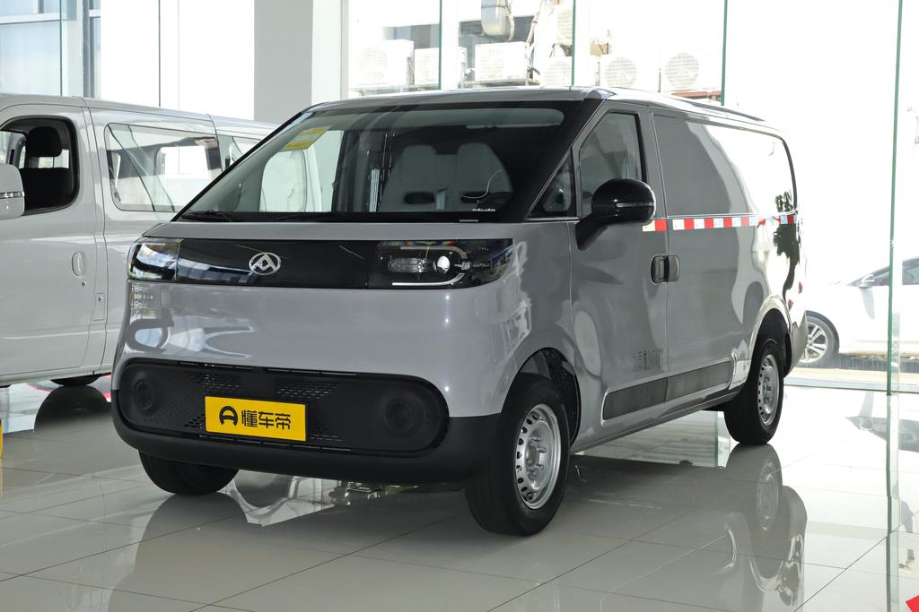 V1+ short axis low top freight version 42kWh