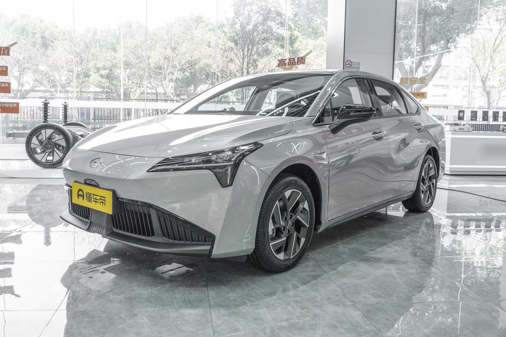 Plus Travel Edition 52.9 kWh