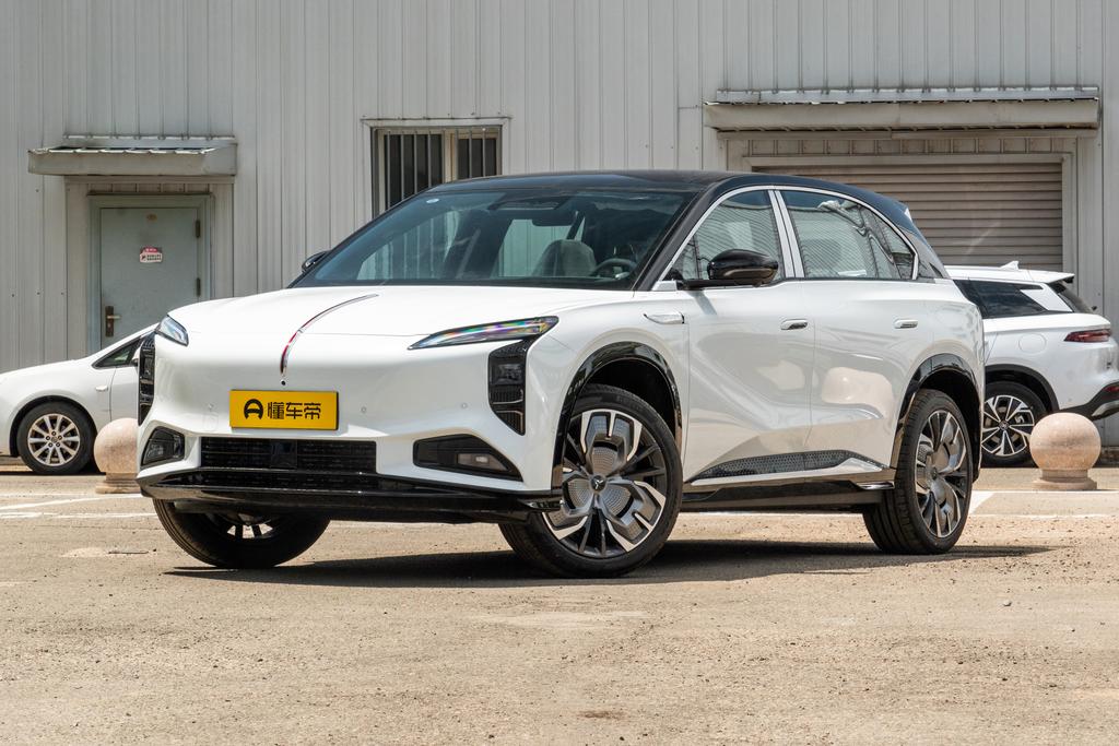 565 four-wheel drive Pioneer Edition