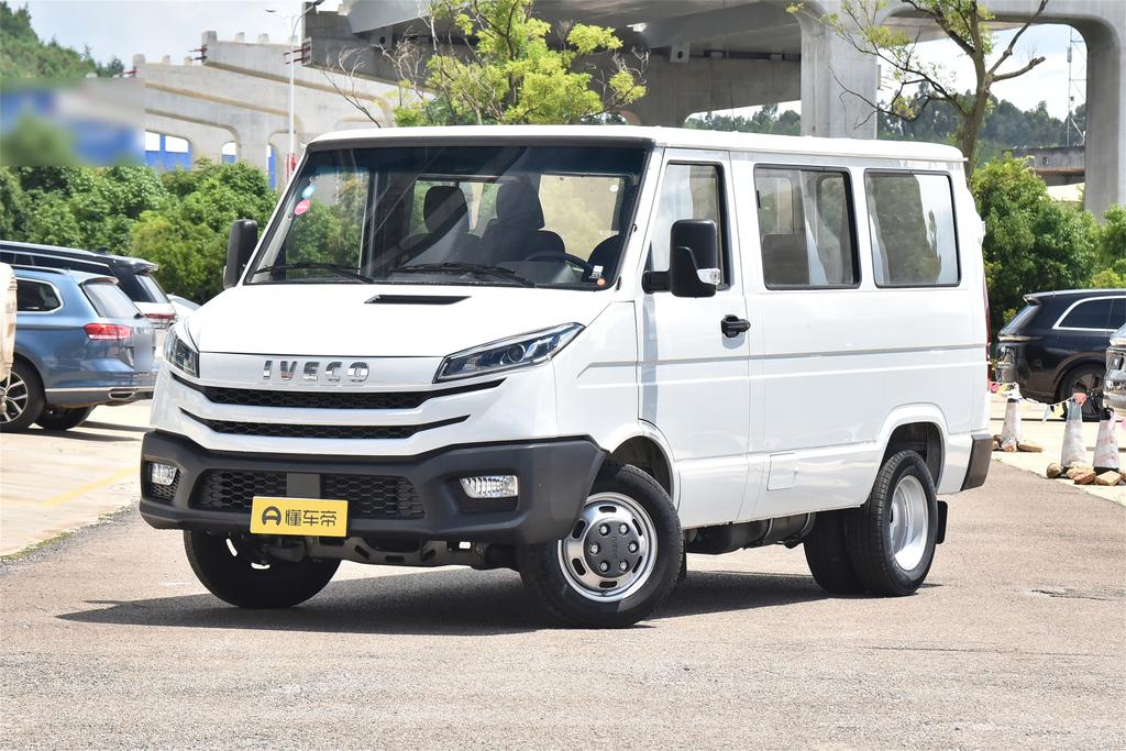 A35M1 multi-purpose passenger car 2.5T national six manual transmission short axle low-top double tires