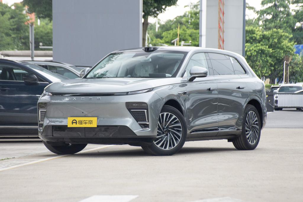 Extended-range version of Max four-wheel drive urban driving assistance