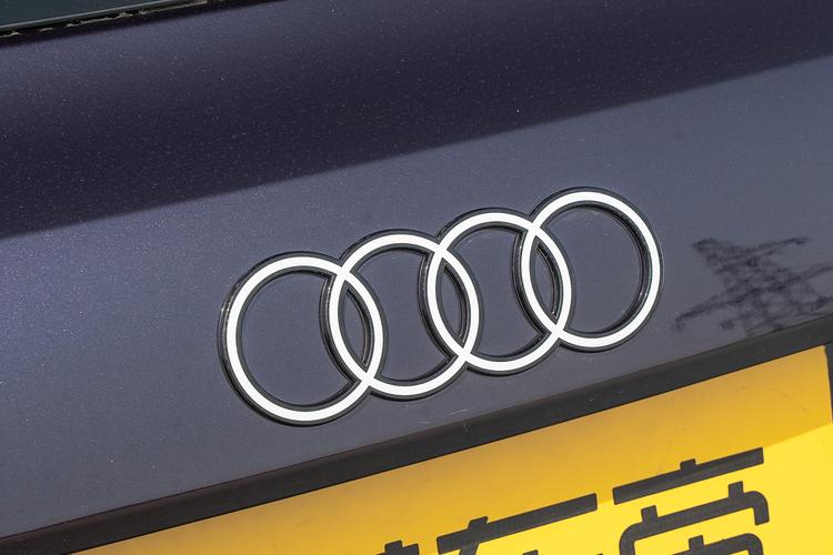 Фото машины 200