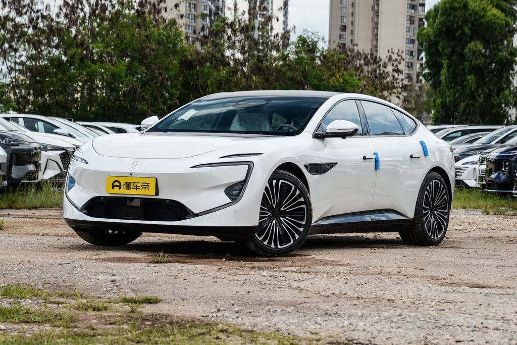 Facelifted Max rear drive extended range version