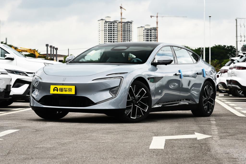 Facelifted Ultra four-wheel drive pure electric version