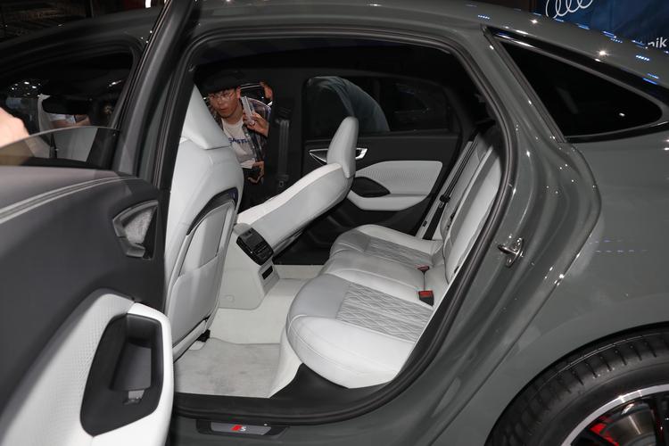 Фото машины 266