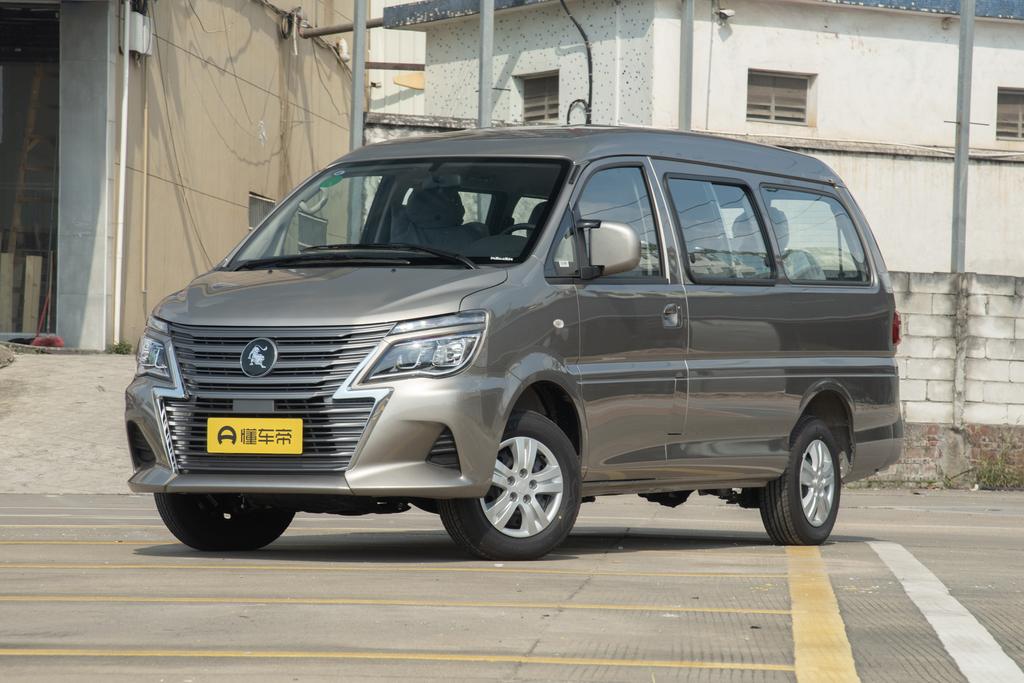 M5 1.6L long axis comfortable 7 seats