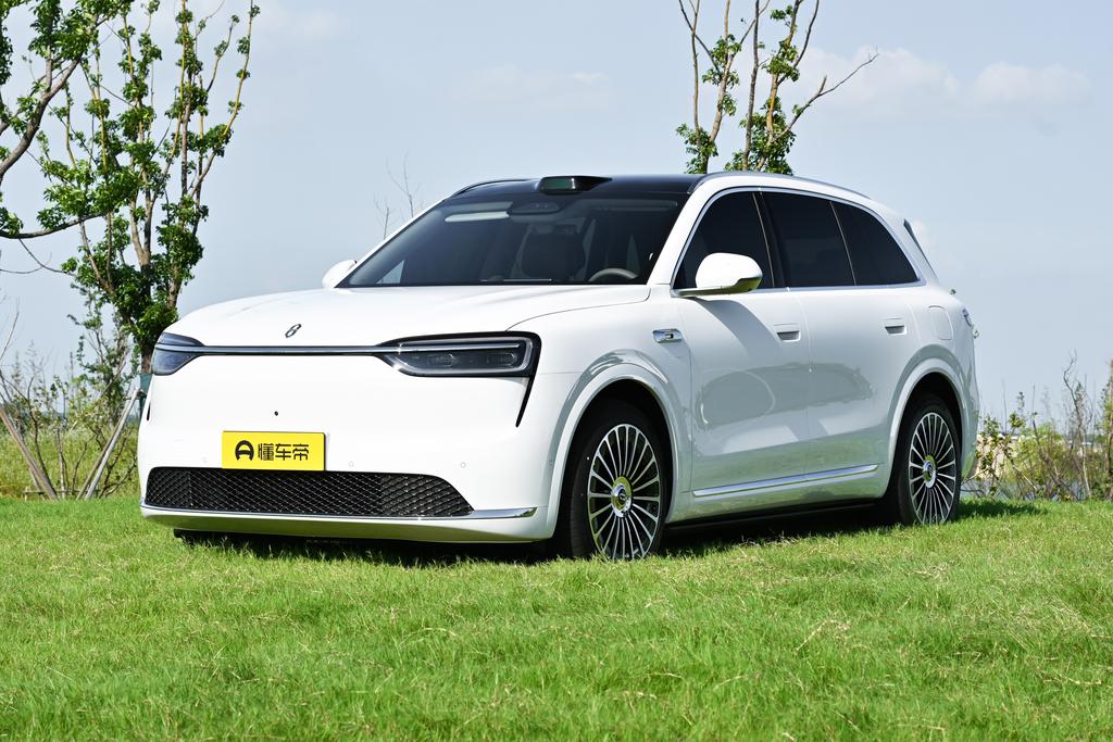 Pure electric Max six-seater four-wheel drive version