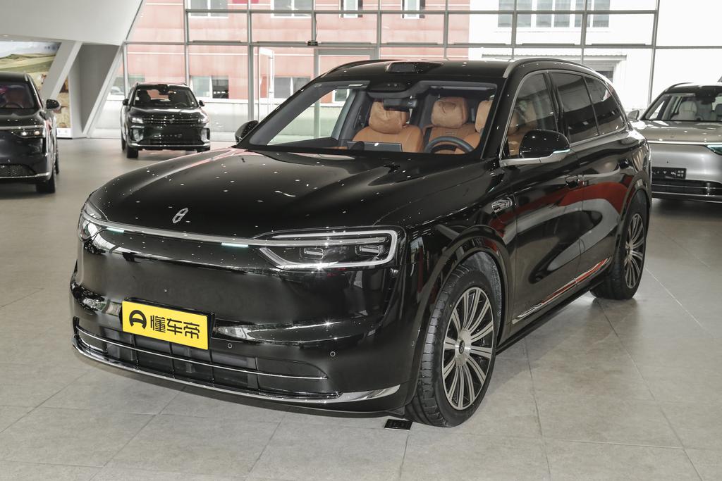 Extended range Ultra six-seater four-wheel drive version