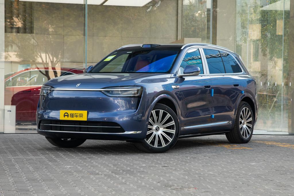 Extended range Ultra six-seater four-wheel drive version