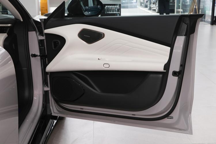 Фото машины 180