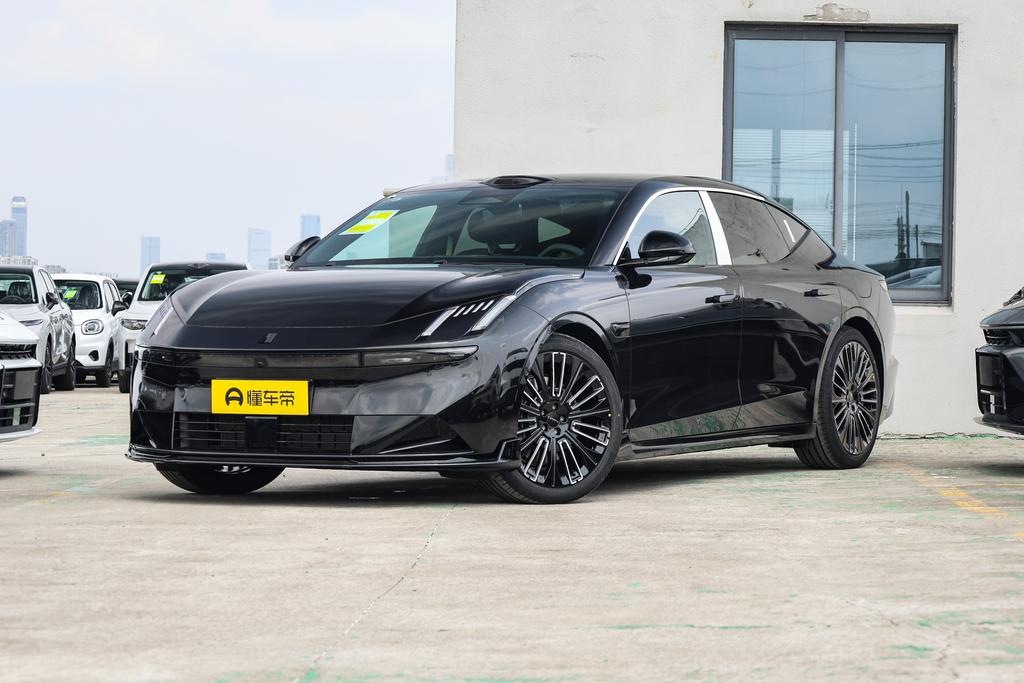 240 four-wheel drive Ultra Sports Edition