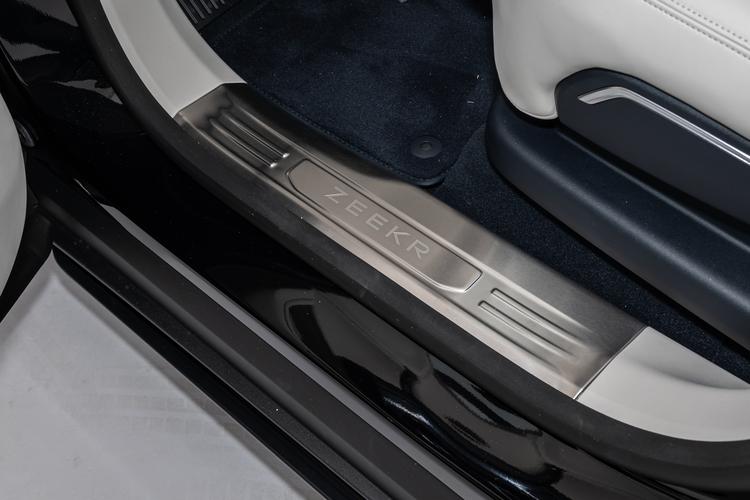 Фото машины 200