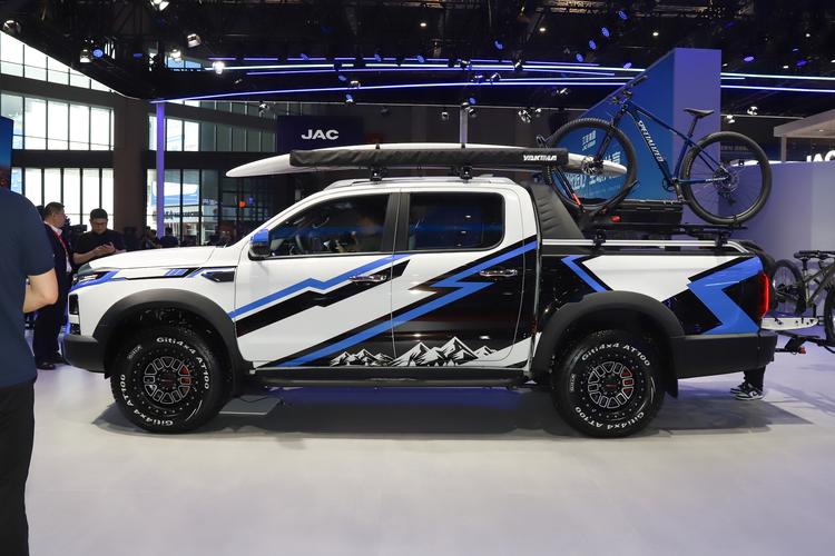 Фото машины 300