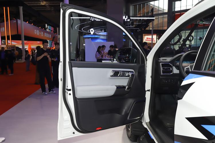 Фото машины 308