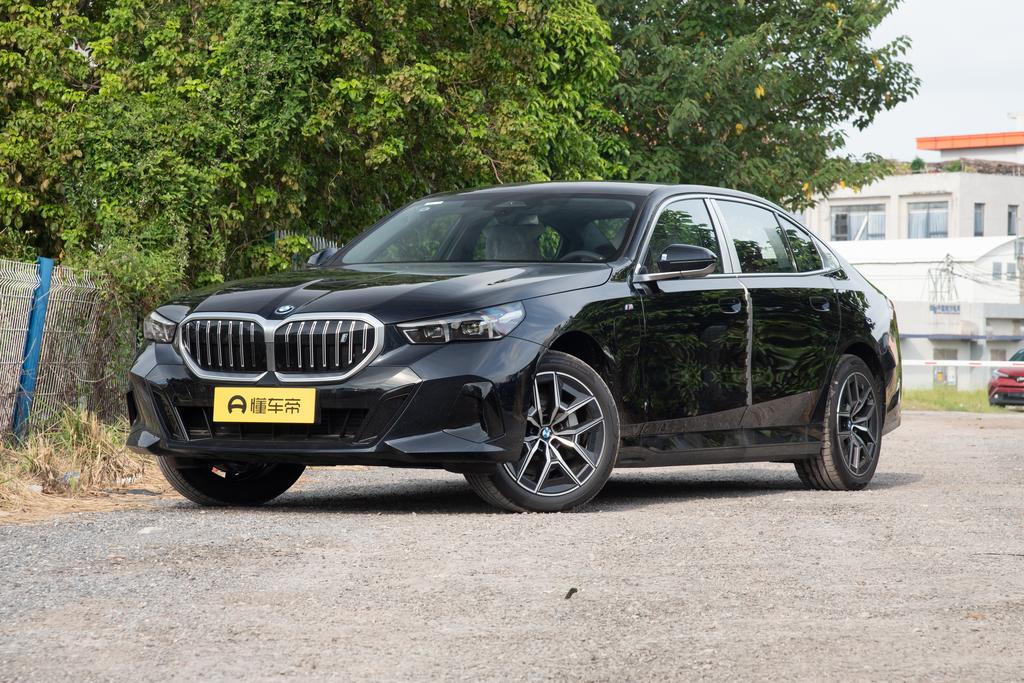 Facelift eDrive35L M sports suit