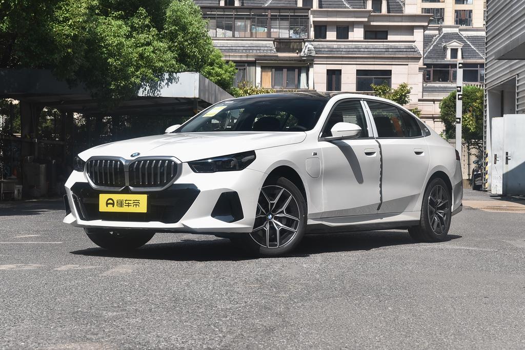Facelift eDrive40L M sports suit