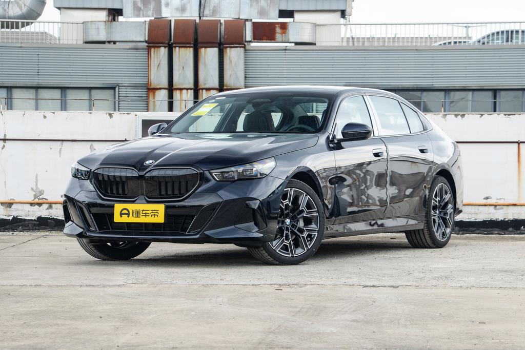 Facelift 530Li exclusive M sports suit