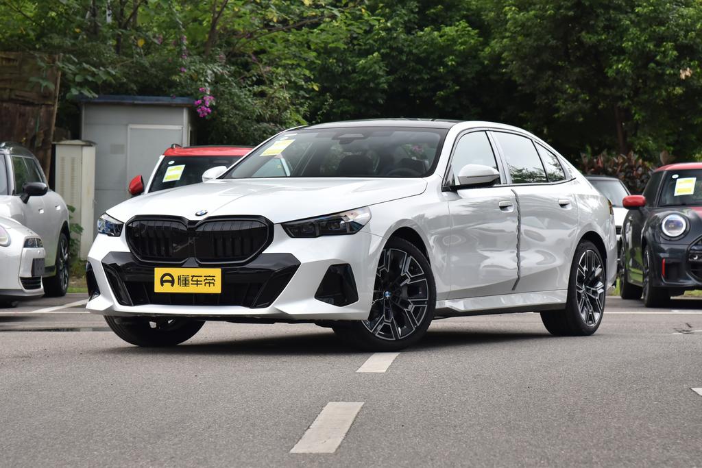 Facelift 530Li exclusive M sports suit