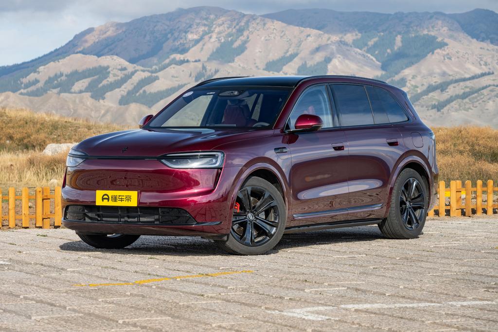 Extended range Pro+ six-seater four-wheel drive version