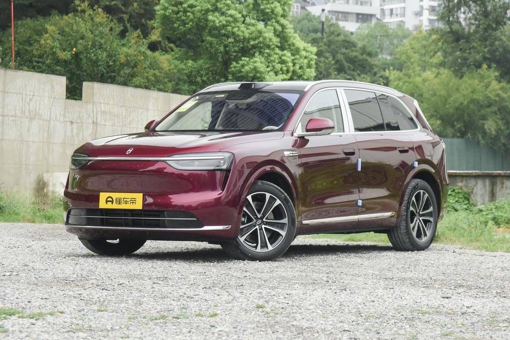 Extended range Max five-seater four-wheel drive version