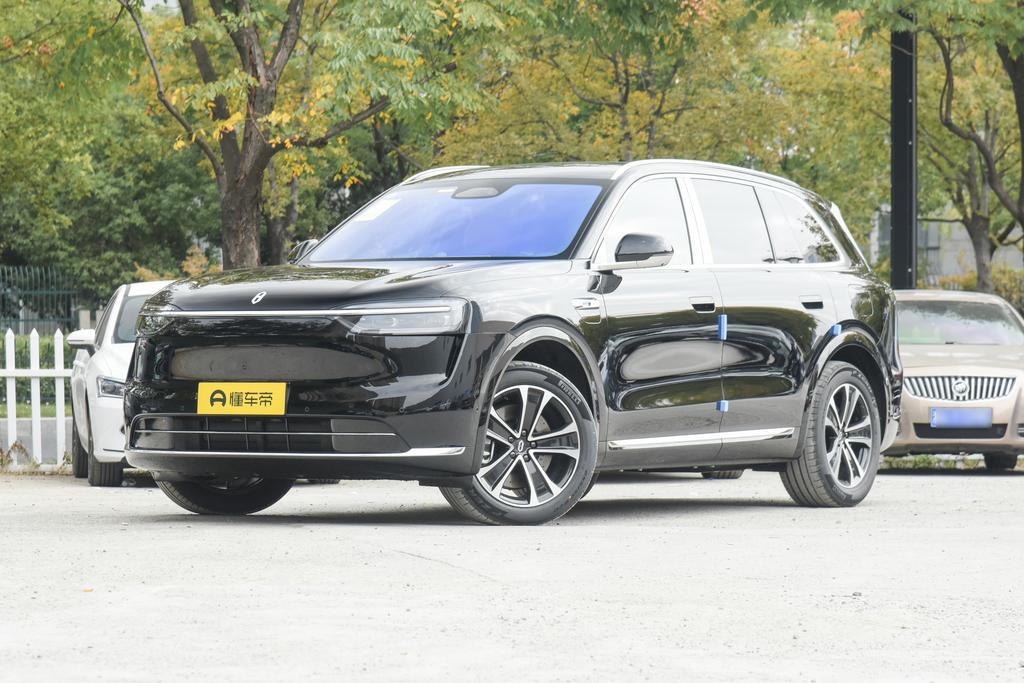 Extended range Pro+ five-seater four-wheel drive version