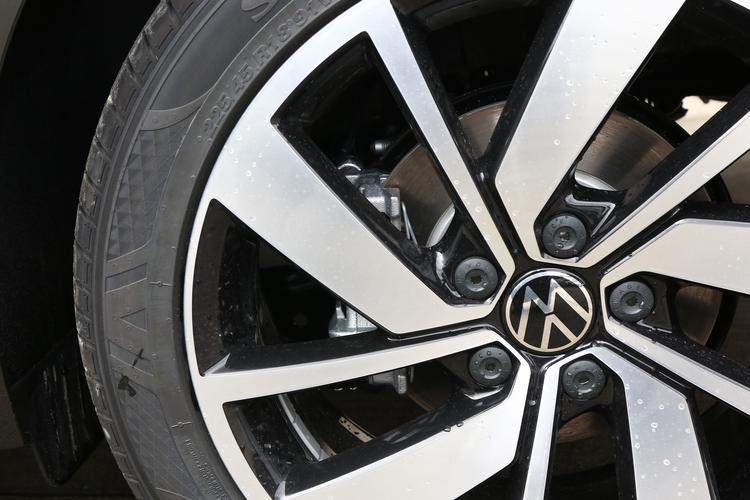 Фото машины 208