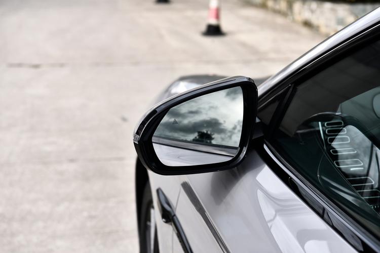 Фото машины 335