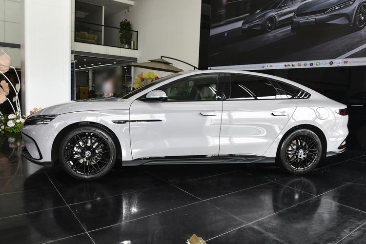 Фото машины 24