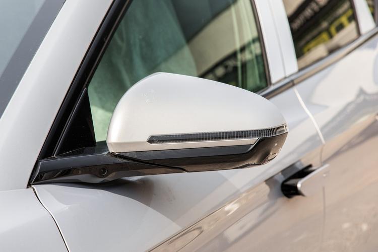 Фото машины 208